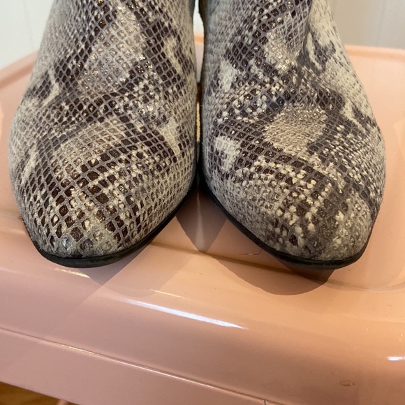 ♥️ HOST PICK ♥️ YAYA block heel leather Chelsea boots 7 - Picture 8 of 9